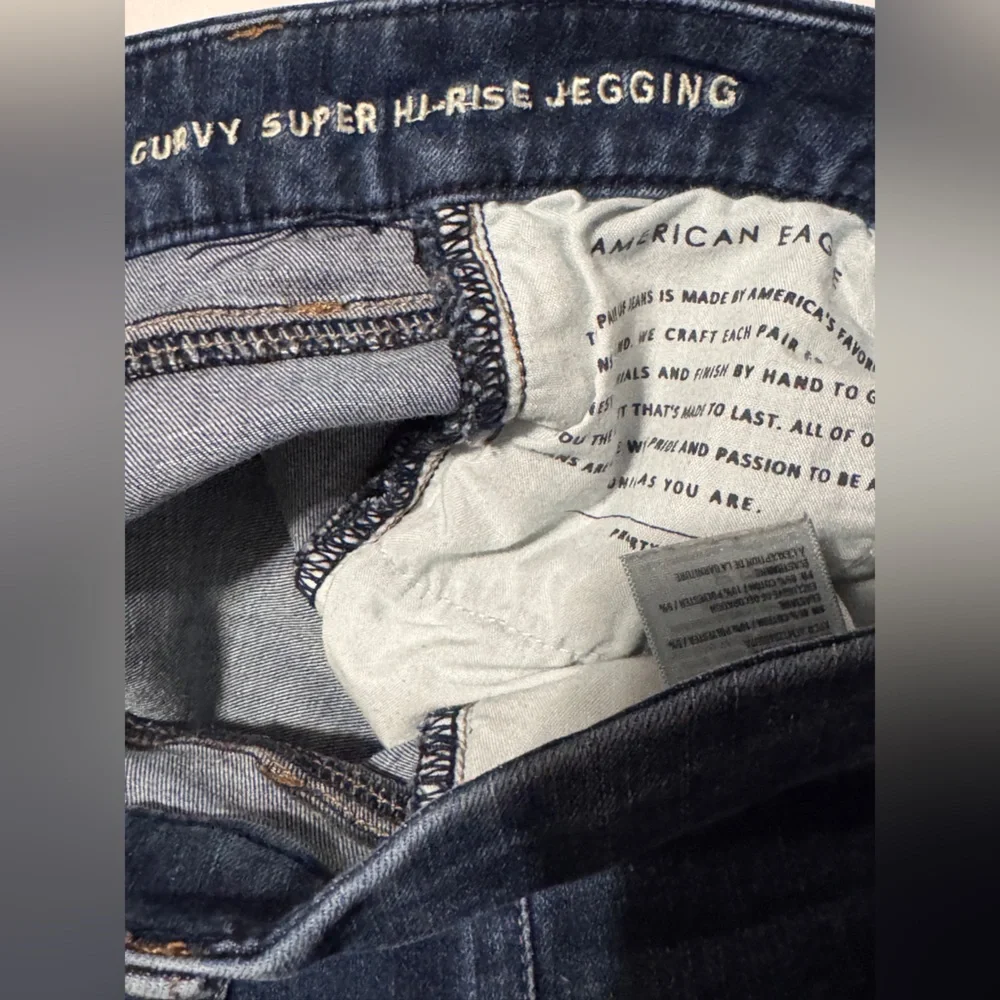 American Eagle Raw Hem Curvy Super Hi-Rise Jegging Next Level Stretch Size 2 EUC